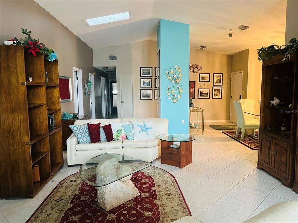 En Renta: $2,900 (3 camas, 3 baños, 2428 Pies cuadrados)