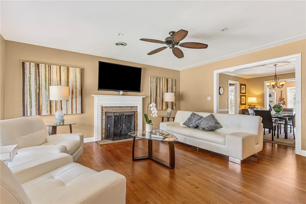 На продажу: $750,000 (3 спален, 2 ванн, 1827 Квадратных фут)