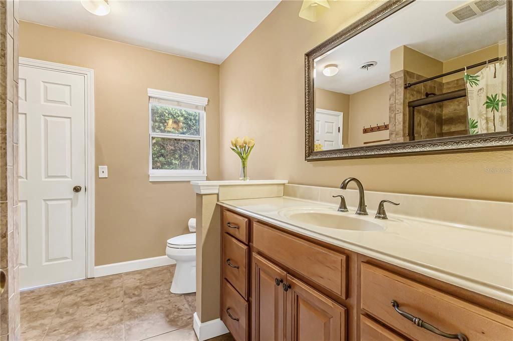 На продажу: $750,000 (3 спален, 2 ванн, 1827 Квадратных фут)