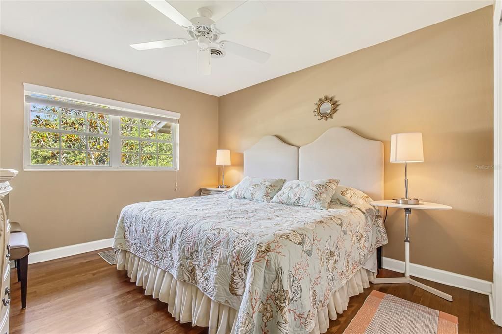 На продажу: $750,000 (3 спален, 2 ванн, 1827 Квадратных фут)