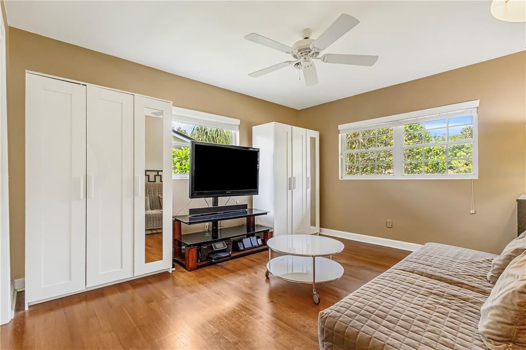 На продажу: $750,000 (3 спален, 2 ванн, 1827 Квадратных фут)