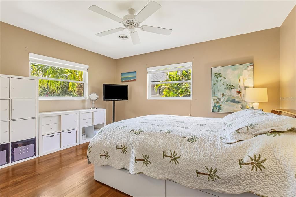 На продажу: $750,000 (3 спален, 2 ванн, 1827 Квадратных фут)