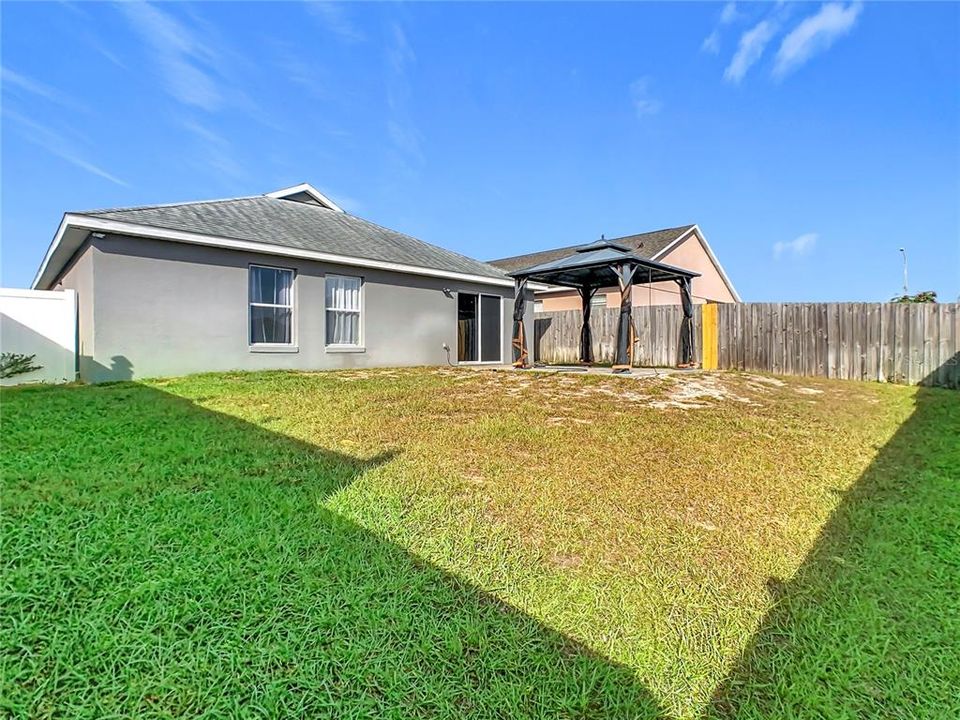 待售: $299,900 (4 贝兹, 2 浴室, 1471 平方英尺)