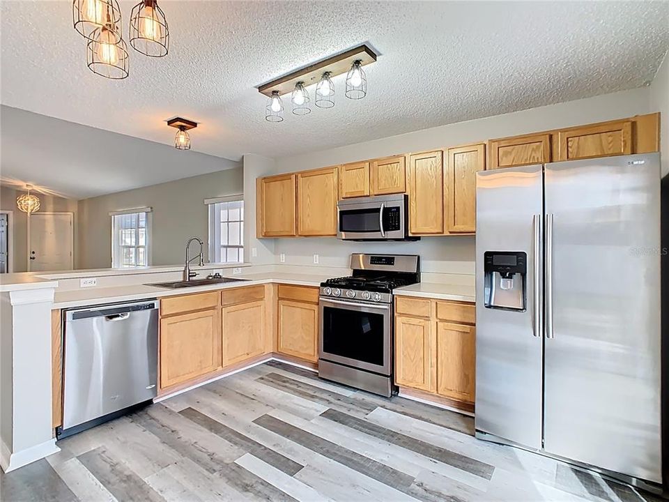 待售: $299,900 (4 贝兹, 2 浴室, 1471 平方英尺)