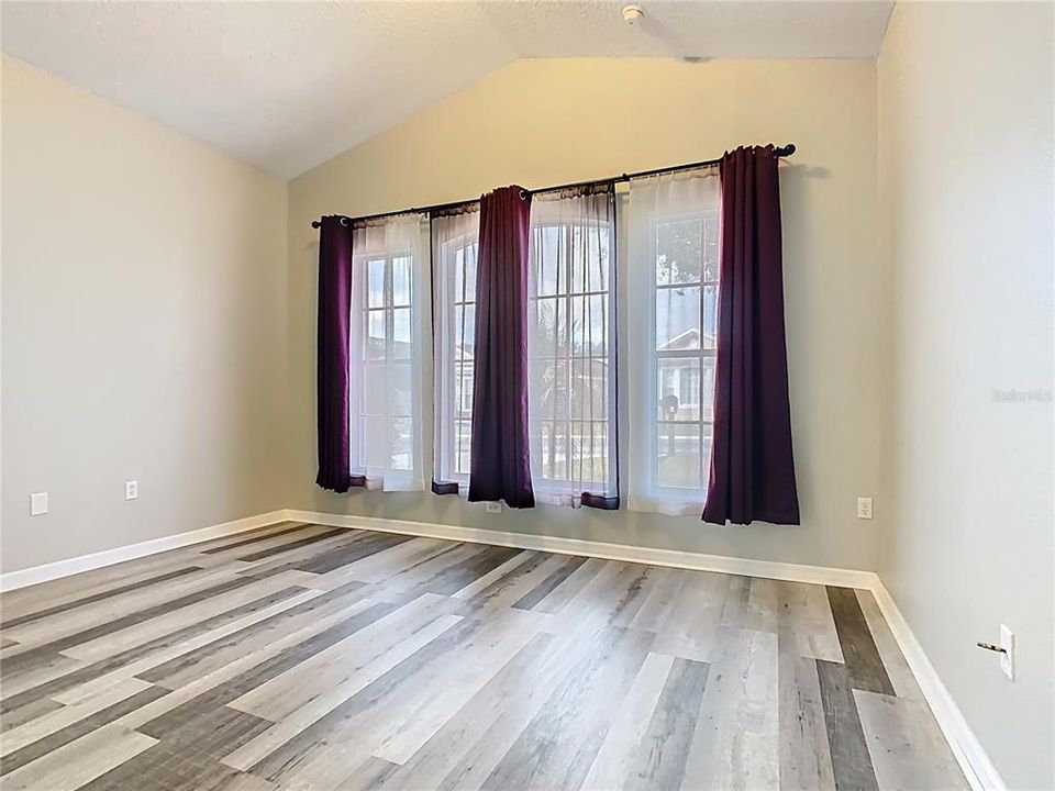 待售: $299,900 (4 贝兹, 2 浴室, 1471 平方英尺)