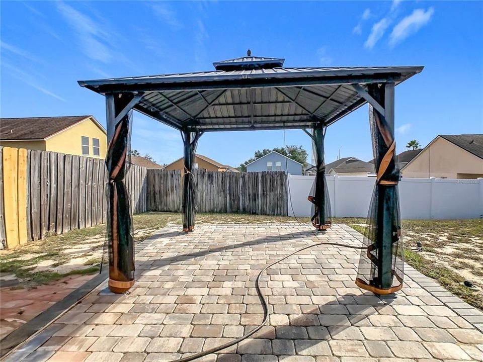 待售: $299,900 (4 贝兹, 2 浴室, 1471 平方英尺)