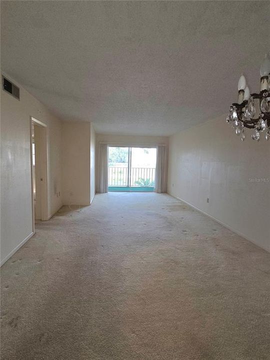 For Sale: $130,000 (2 beds, 2 baths, 1040 Square Feet)