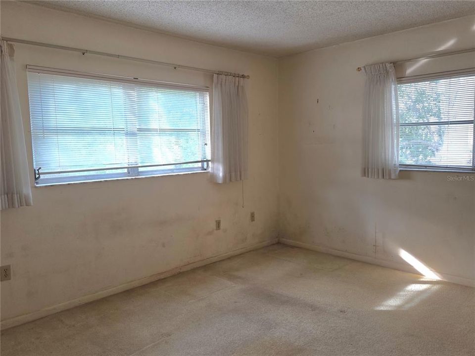 For Sale: $130,000 (2 beds, 2 baths, 1040 Square Feet)