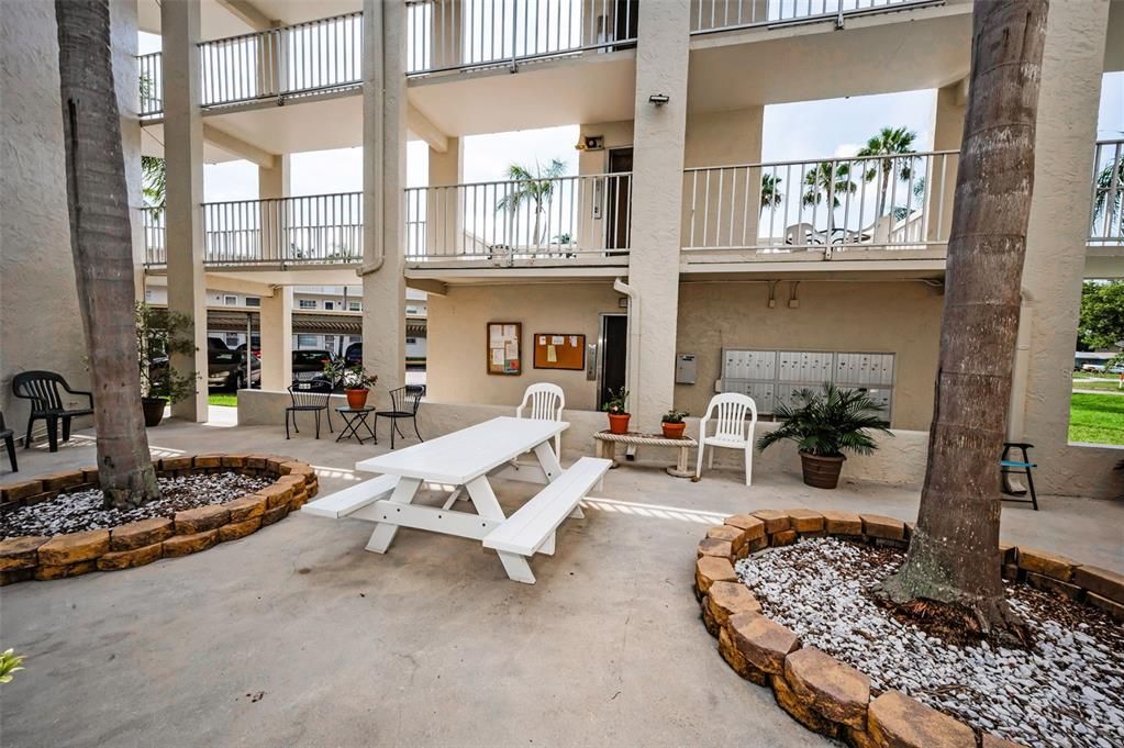 For Sale: $130,000 (2 beds, 2 baths, 1040 Square Feet)