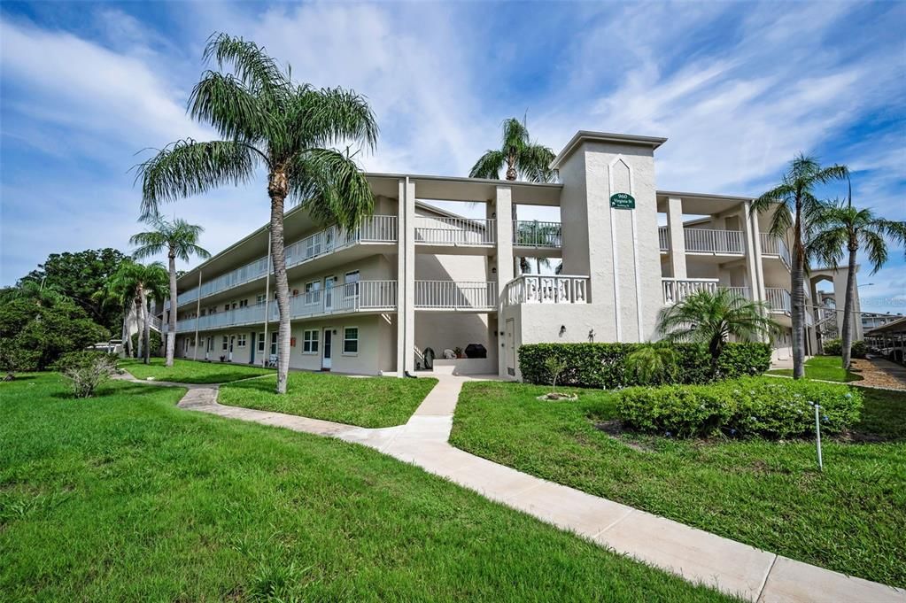 For Sale: $130,000 (2 beds, 2 baths, 1040 Square Feet)