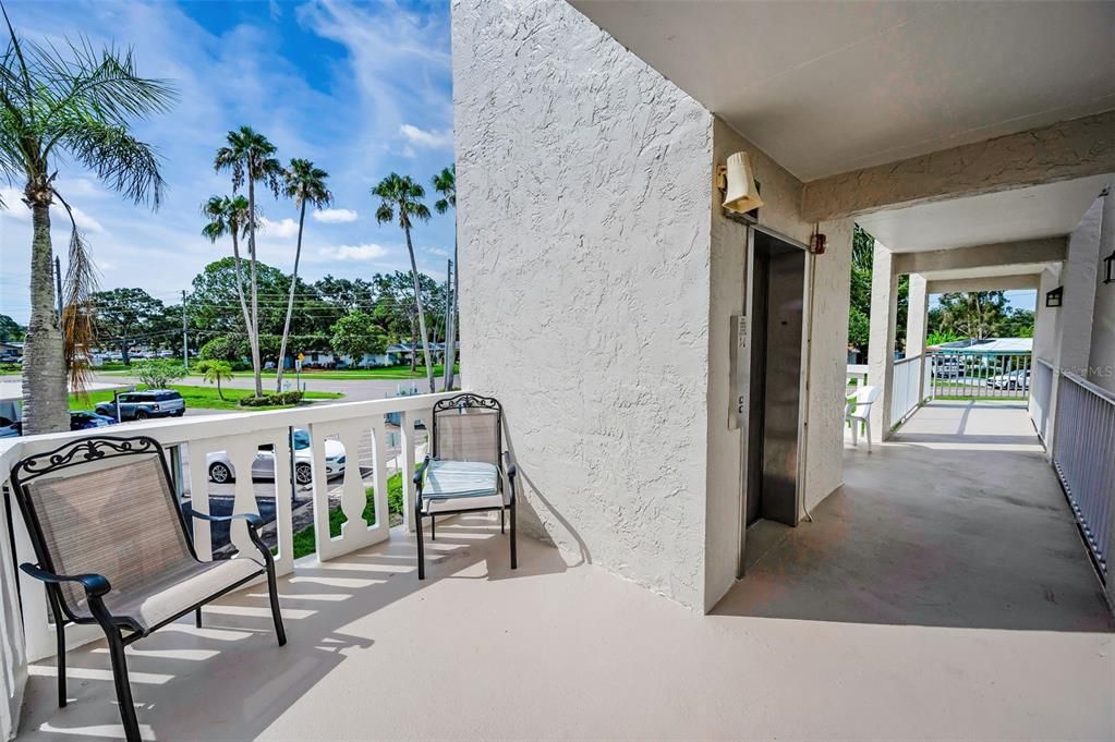 For Sale: $130,000 (2 beds, 2 baths, 1040 Square Feet)