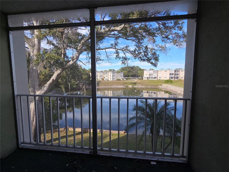 For Sale: $130,000 (2 beds, 2 baths, 1040 Square Feet)