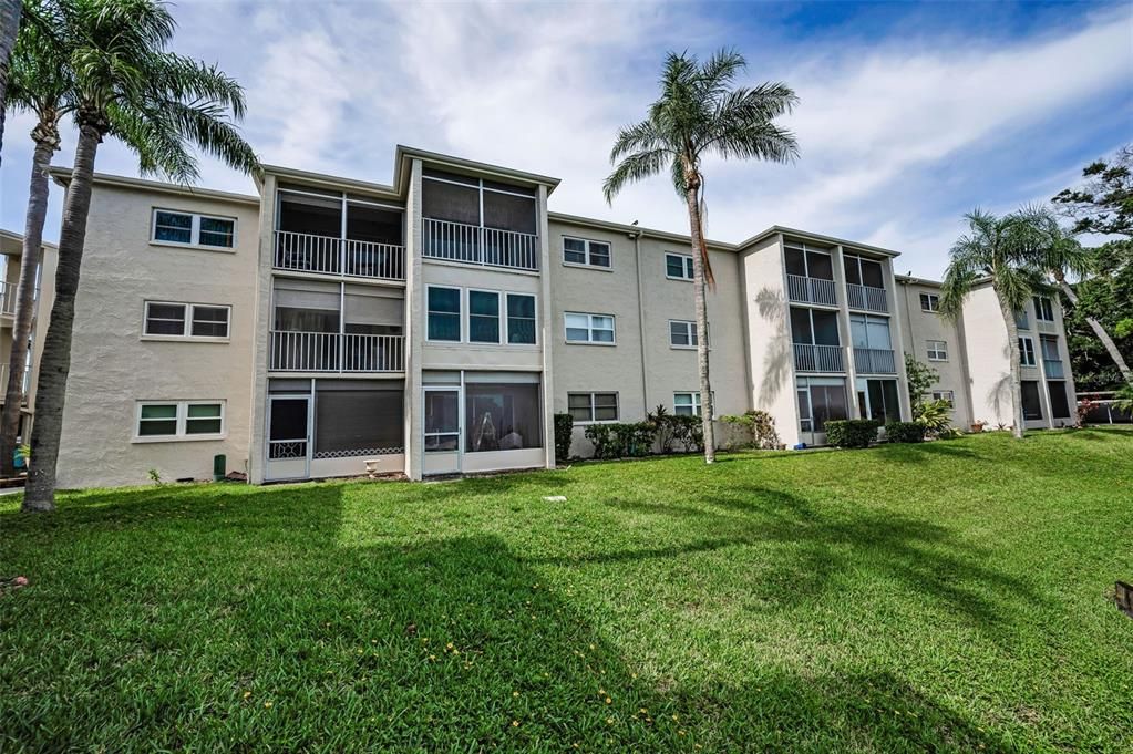 For Sale: $130,000 (2 beds, 2 baths, 1040 Square Feet)