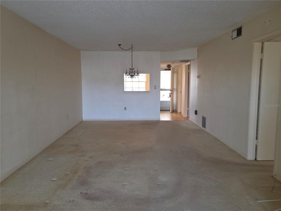 For Sale: $130,000 (2 beds, 2 baths, 1040 Square Feet)