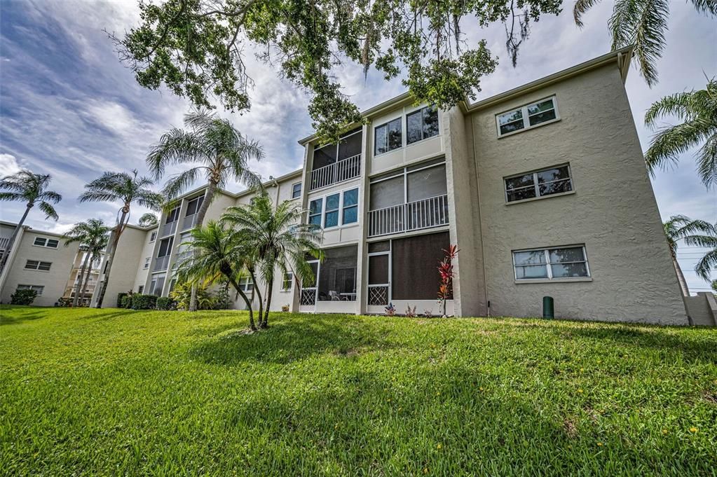 For Sale: $130,000 (2 beds, 2 baths, 1040 Square Feet)