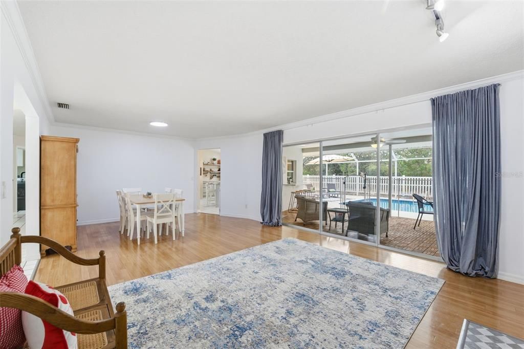 待售: $425,000 (3 贝兹, 2 浴室, 2047 平方英尺)