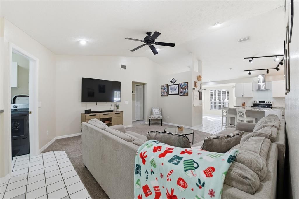 待售: $425,000 (3 贝兹, 2 浴室, 2047 平方英尺)