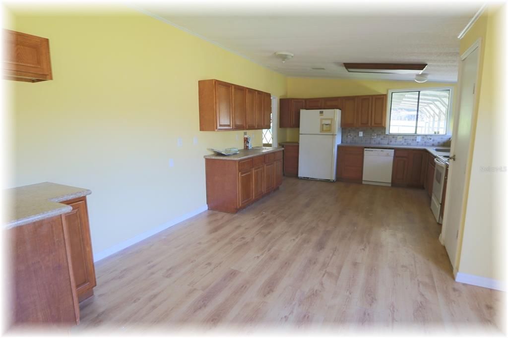 На продажу: $189,900 (3 спален, 2 ванн, 1568 Квадратных фут)