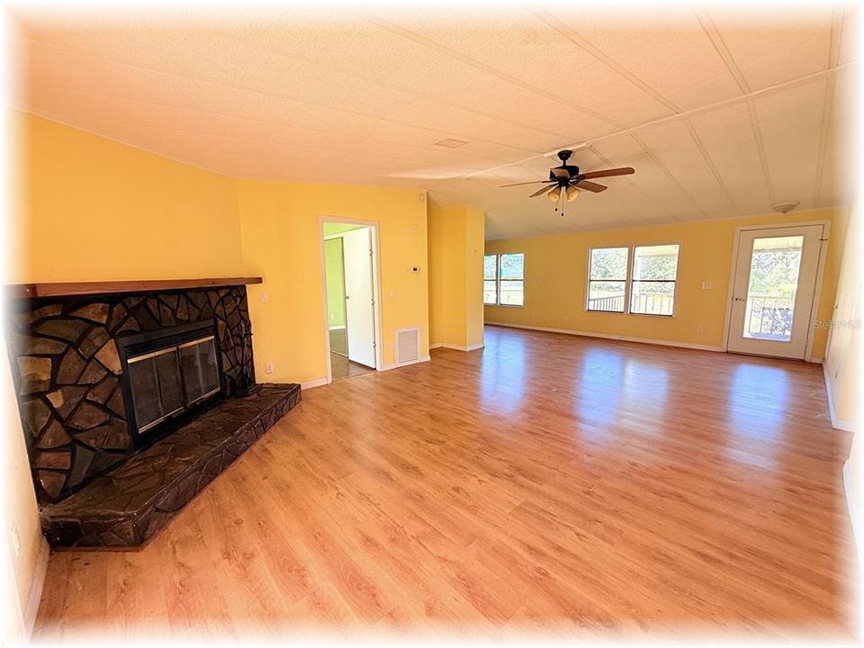 На продажу: $189,900 (3 спален, 2 ванн, 1568 Квадратных фут)