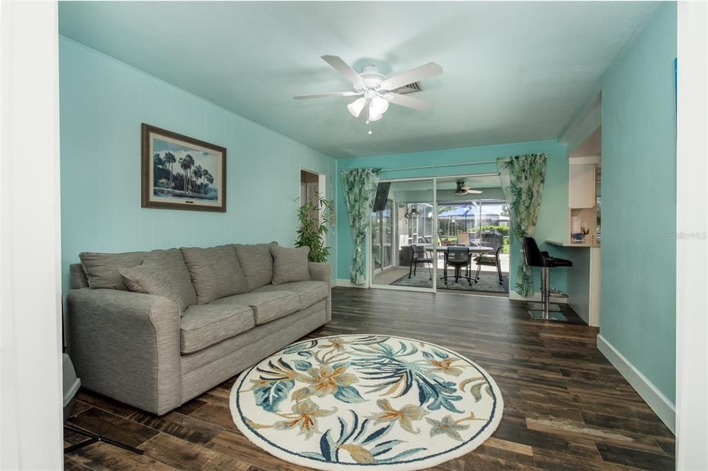 En Venta: $689,900 (3 camas, 2 baños, 1583 Pies cuadrados)