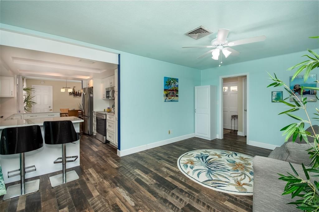 En Venta: $689,900 (3 camas, 2 baños, 1583 Pies cuadrados)