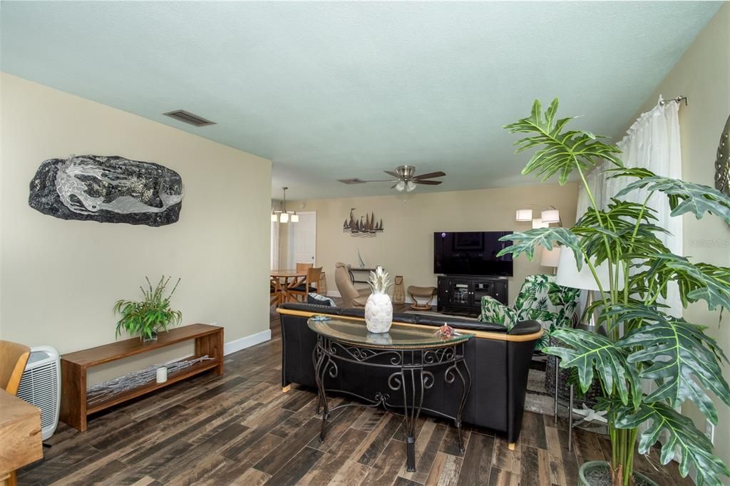 En Venta: $689,900 (3 camas, 2 baños, 1583 Pies cuadrados)