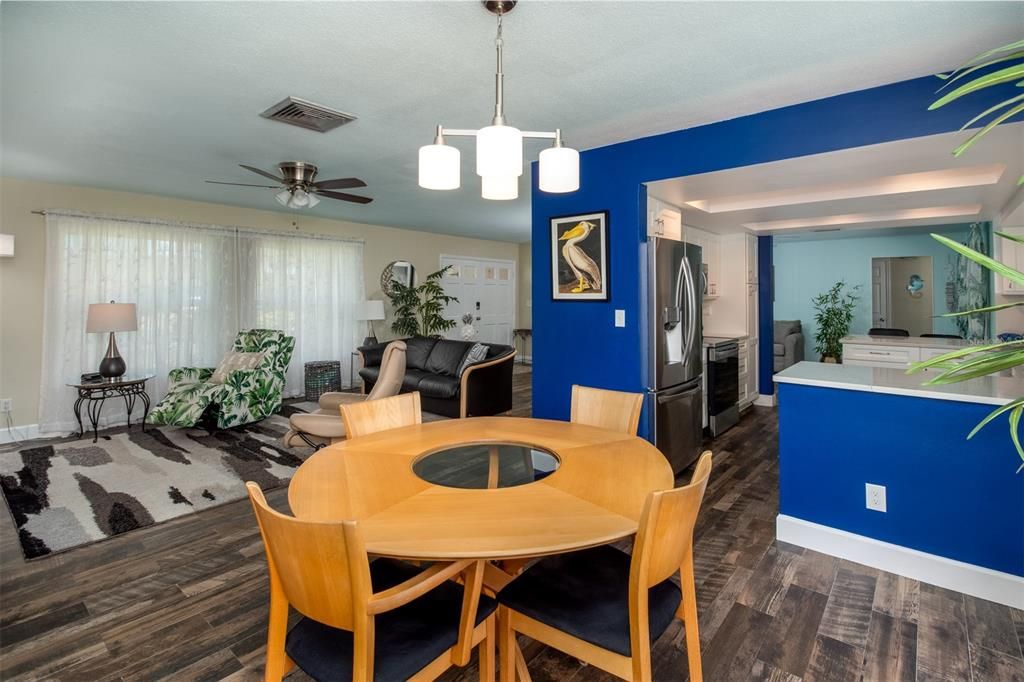 En Venta: $689,900 (3 camas, 2 baños, 1583 Pies cuadrados)