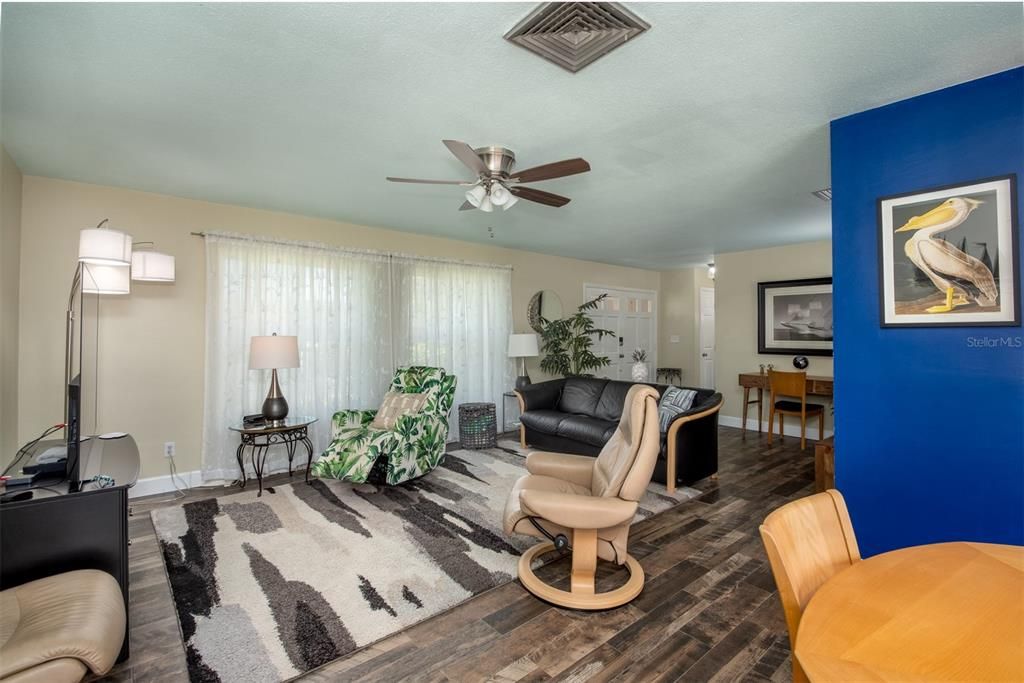 En Venta: $689,900 (3 camas, 2 baños, 1583 Pies cuadrados)