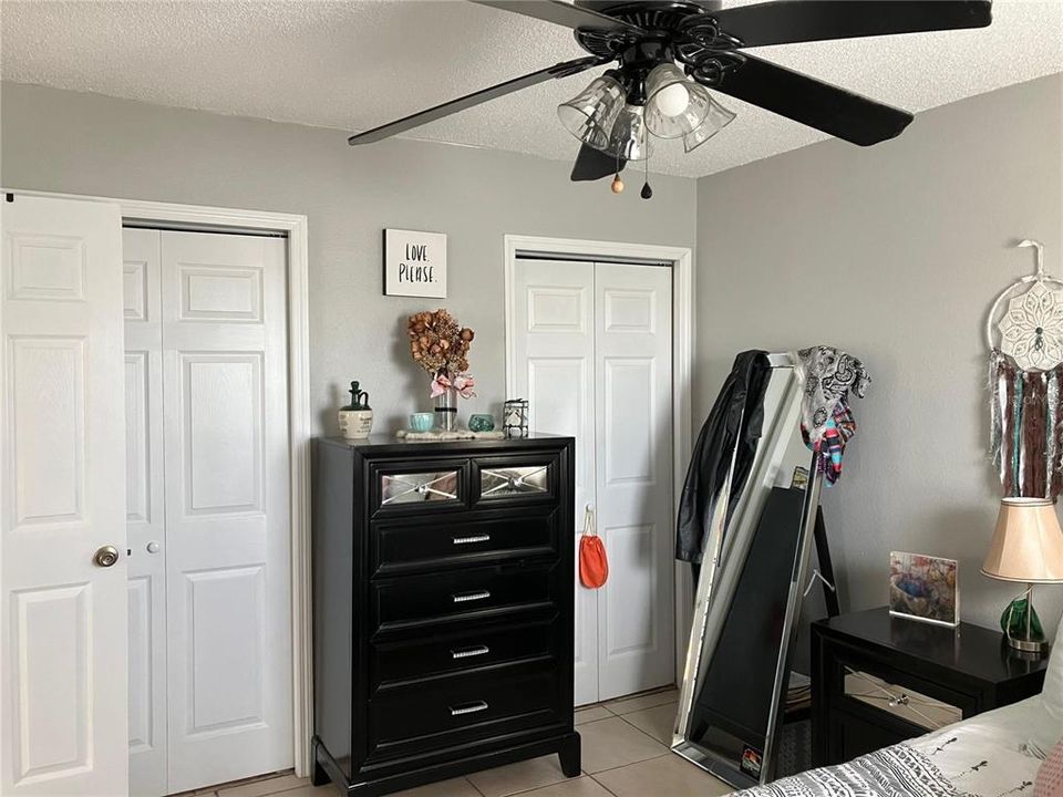 На продажу: $140,000 (2 спален, 1 ванн, 784 Квадратных фут)