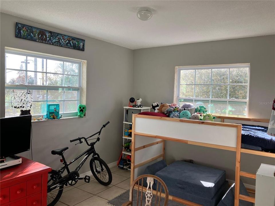 На продажу: $140,000 (2 спален, 1 ванн, 784 Квадратных фут)