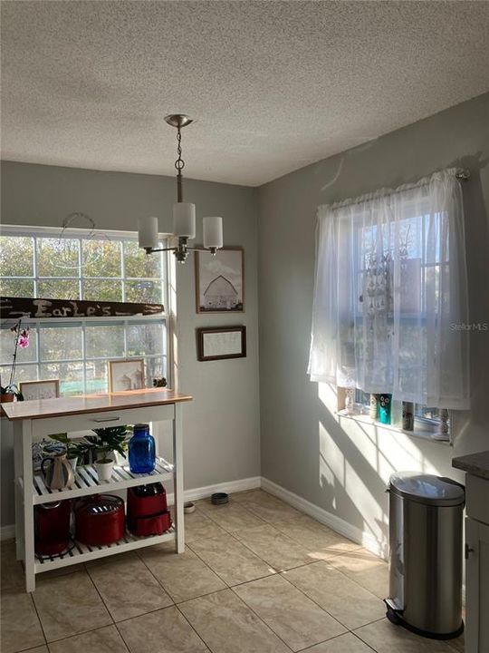 На продажу: $140,000 (2 спален, 1 ванн, 784 Квадратных фут)