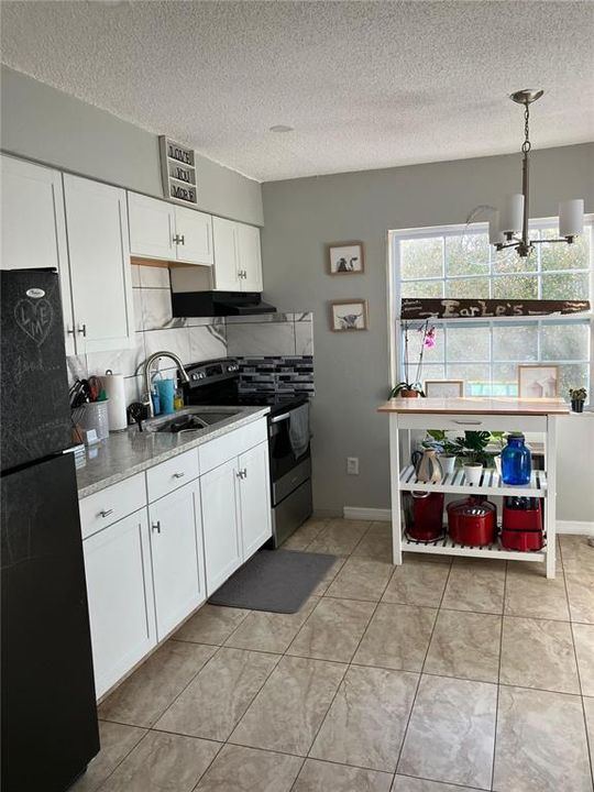 На продажу: $140,000 (2 спален, 1 ванн, 784 Квадратных фут)