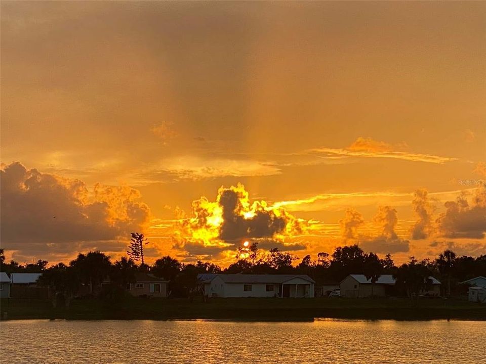 待售: $195,000 (2 贝兹, 1 浴室, 900 平方英尺)