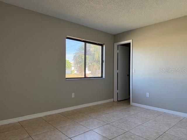 待售: $195,000 (2 贝兹, 1 浴室, 900 平方英尺)