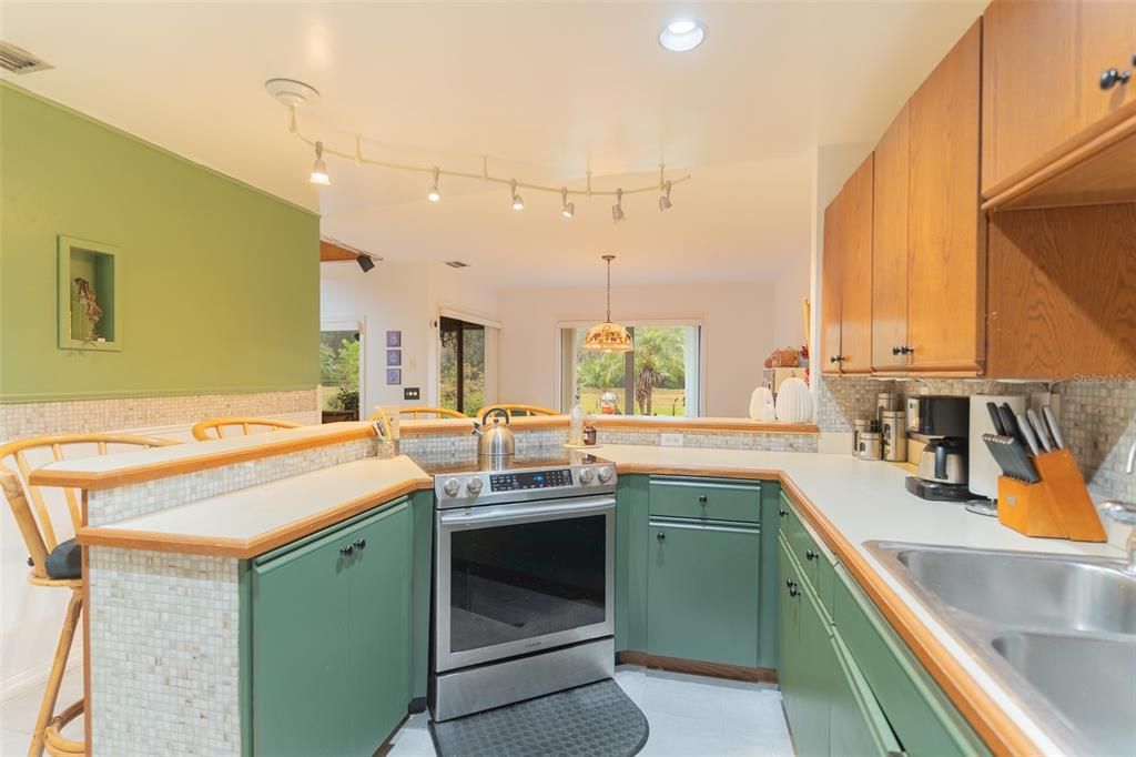 For Sale: $360,000 (2 beds, 2 baths, 1793 Square Feet)