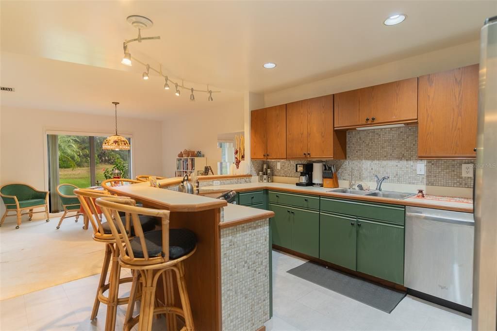 For Sale: $360,000 (2 beds, 2 baths, 1793 Square Feet)