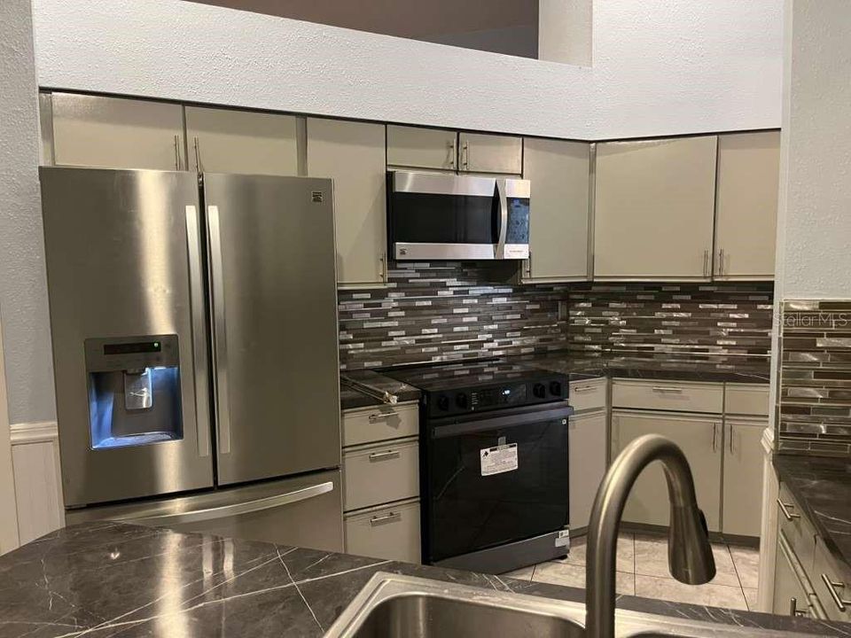 出租: $2,000 (3 贝兹, 2 浴室, 1875 平方英尺)