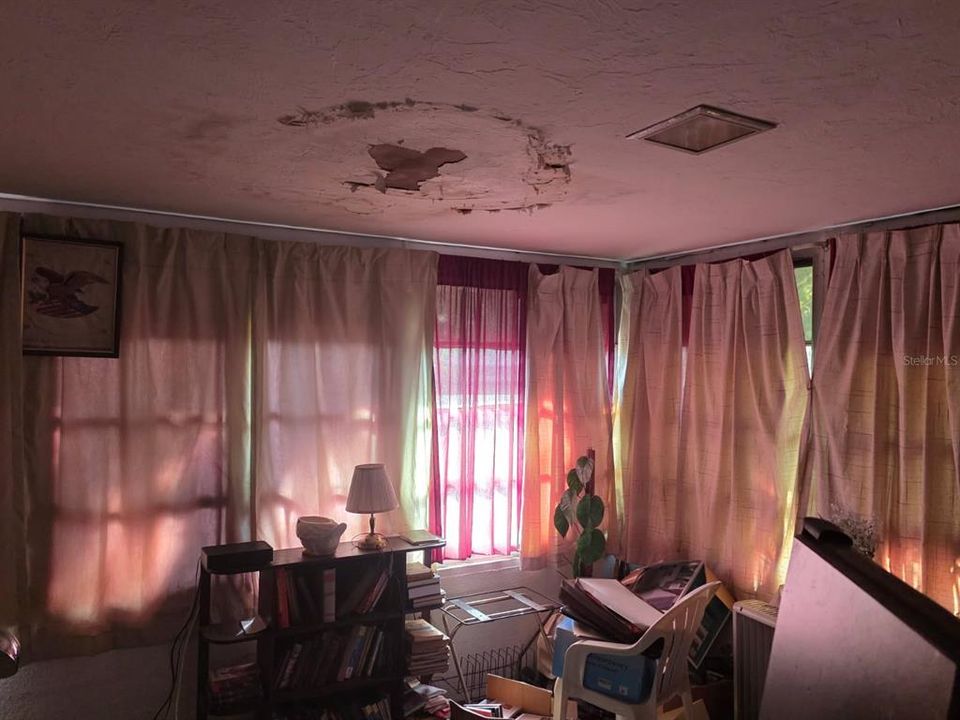 На продажу: $295,000 (2 спален, 1 ванн, 1032 Квадратных фут)