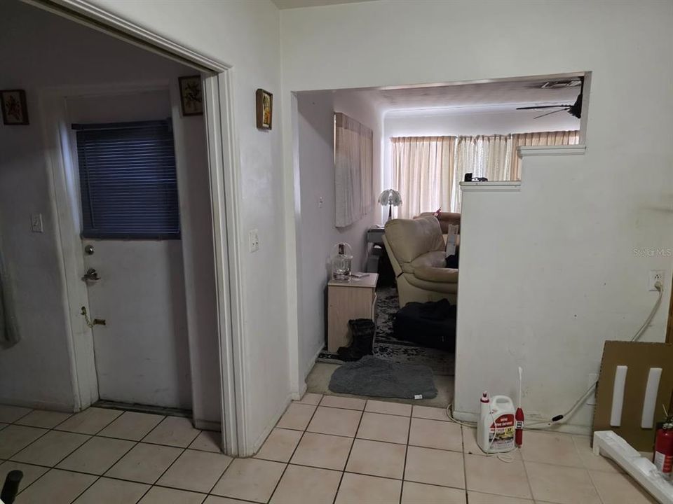 На продажу: $295,000 (2 спален, 1 ванн, 1032 Квадратных фут)