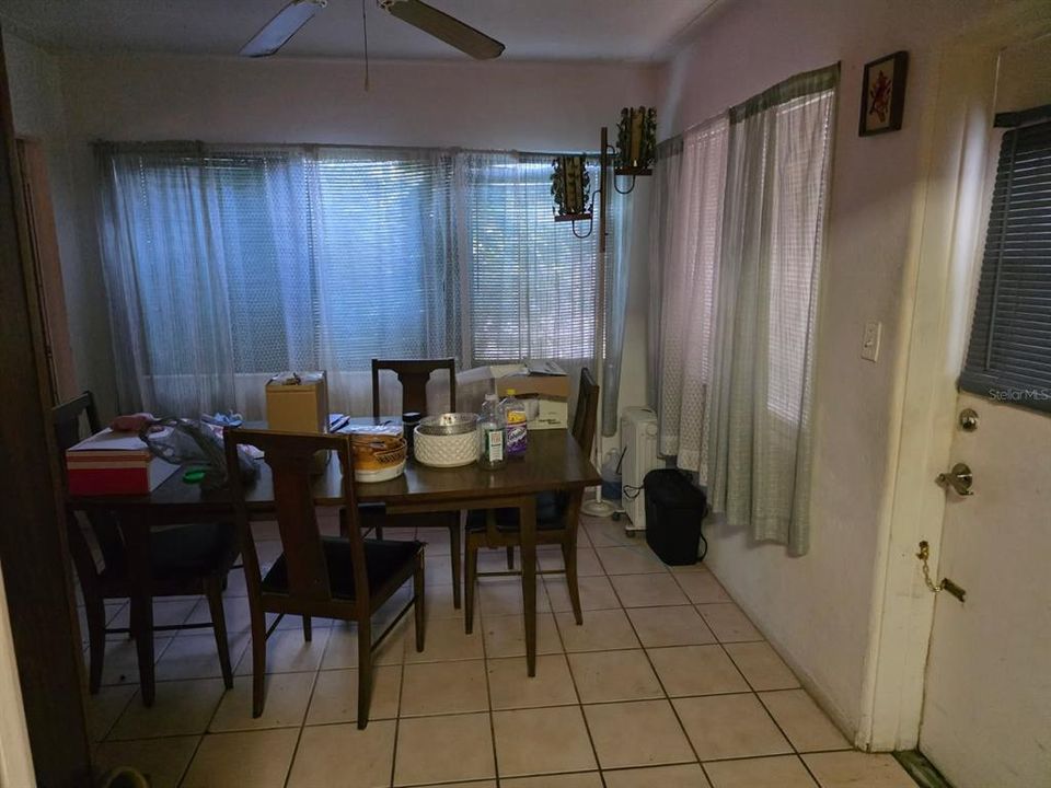 На продажу: $295,000 (2 спален, 1 ванн, 1032 Квадратных фут)