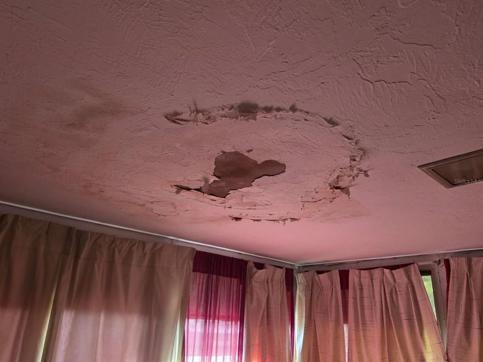 На продажу: $295,000 (2 спален, 1 ванн, 1032 Квадратных фут)