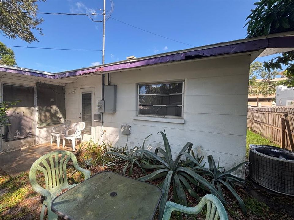 На продажу: $295,000 (2 спален, 1 ванн, 1032 Квадратных фут)