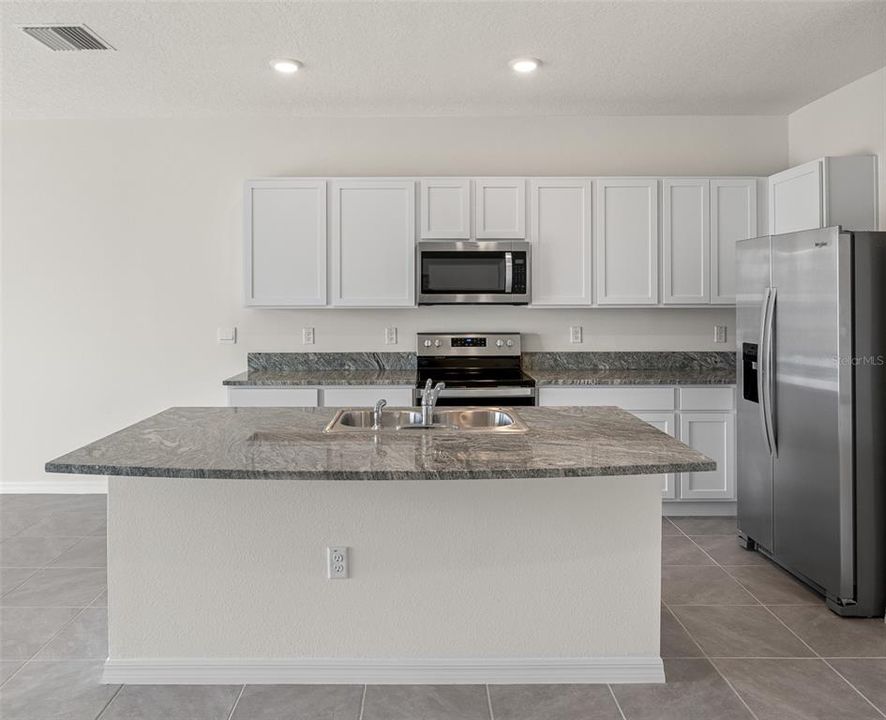 For Rent: $2,200 (3 beds, 2 baths, 1681 Square Feet)