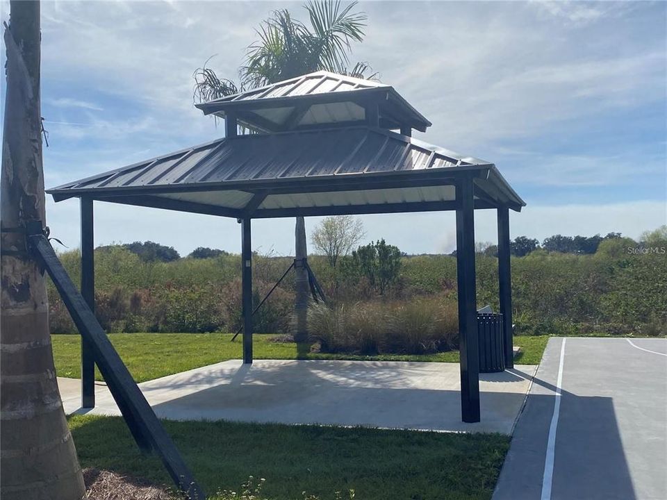 For Rent: $2,200 (3 beds, 2 baths, 1681 Square Feet)