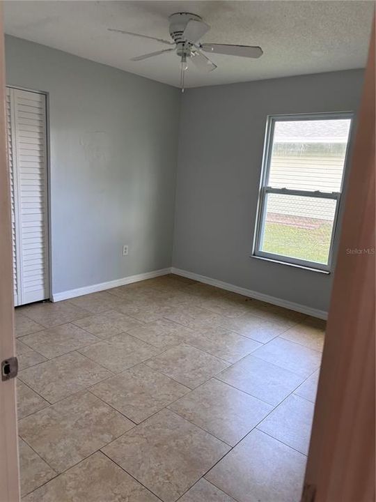 For Rent: $2,400 (3 beds, 1 baths, 1233 Square Feet)