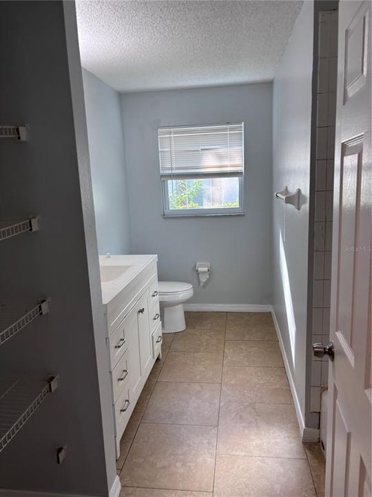 For Rent: $2,400 (3 beds, 1 baths, 1233 Square Feet)