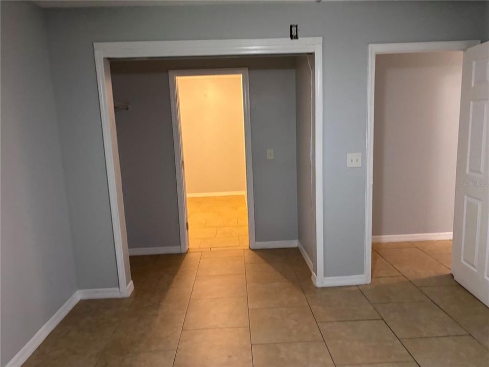 For Rent: $2,400 (3 beds, 1 baths, 1233 Square Feet)