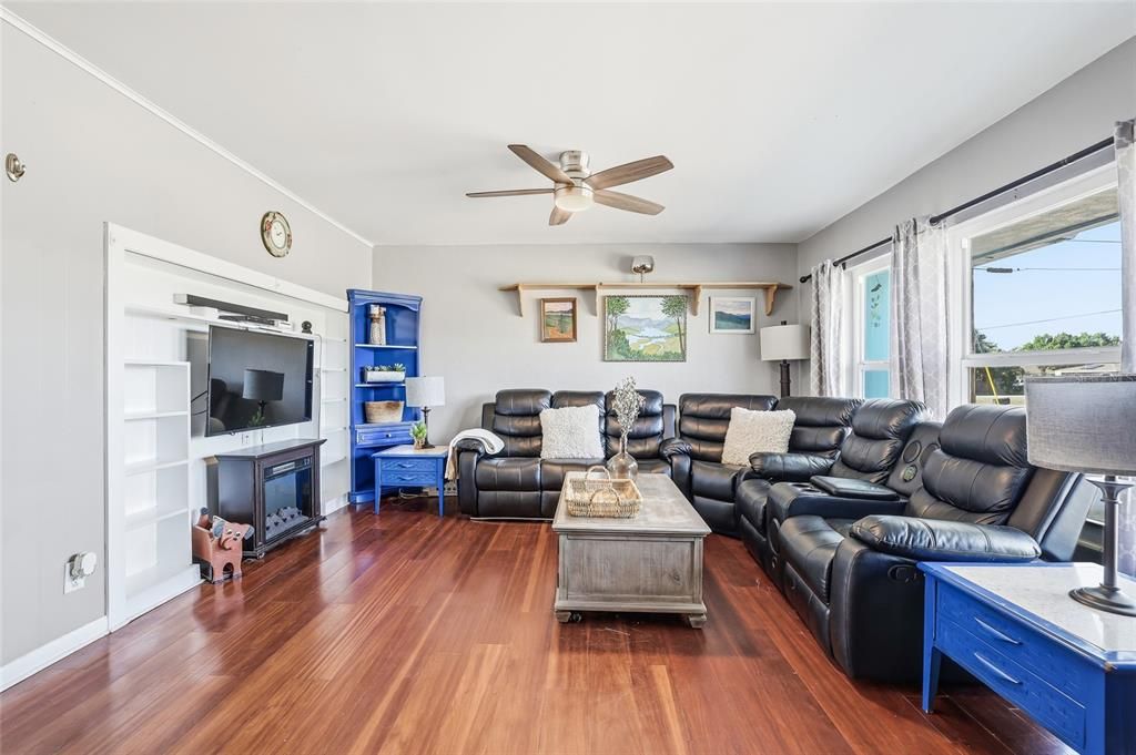 For Sale: $540,000 (3 beds, 2 baths, 1622 Square Feet)