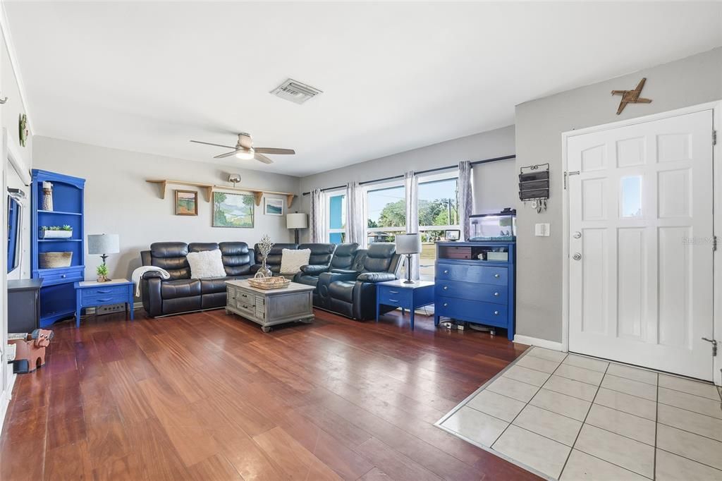 For Sale: $540,000 (3 beds, 2 baths, 1622 Square Feet)