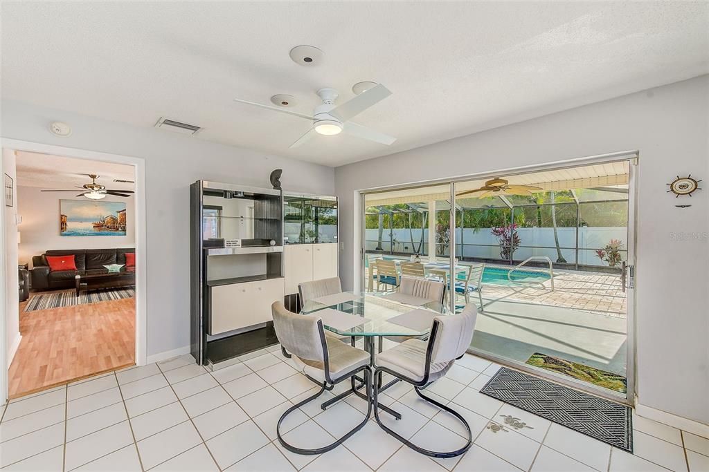 В аренду: $3,800 (3 спален, 2 ванн, 1693 Квадратных фут)